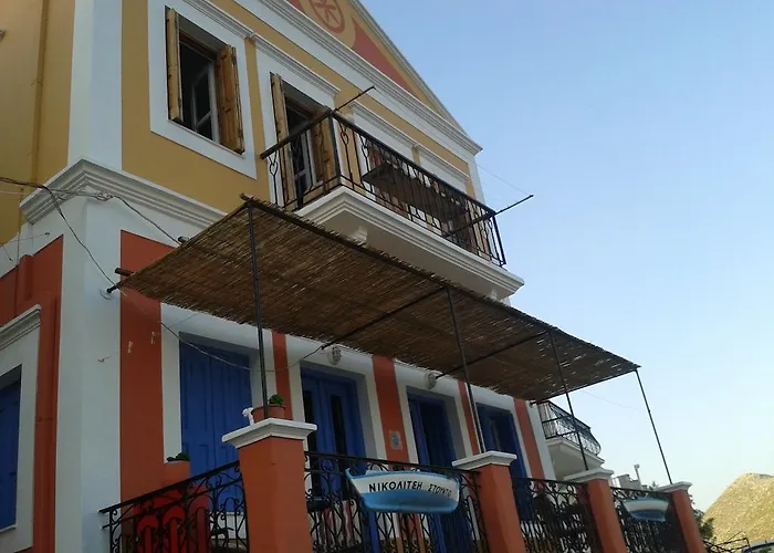 アパート Nikolitsi